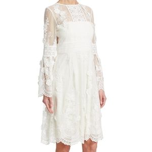 Monique Lhuillier lace dreamy dress size 14